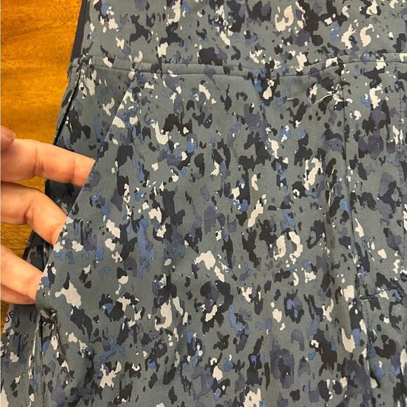 Athleta Brooklyn Ankle Pants in Captivate Chrome Blue Print Size 2 style 837436 - Picture 12 of 13